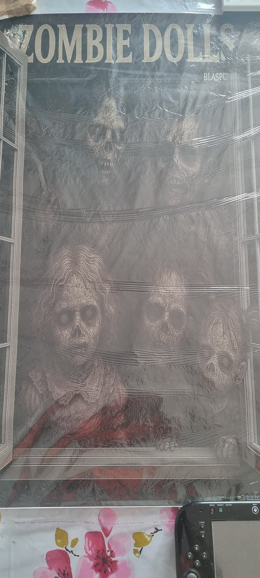 Stickers muraux ZOMBIE DOLLS – enfants macabres à la fenêtre – horreur gothique – décoration murale géante 90x60 cm – édition ultra rare – neuf 8