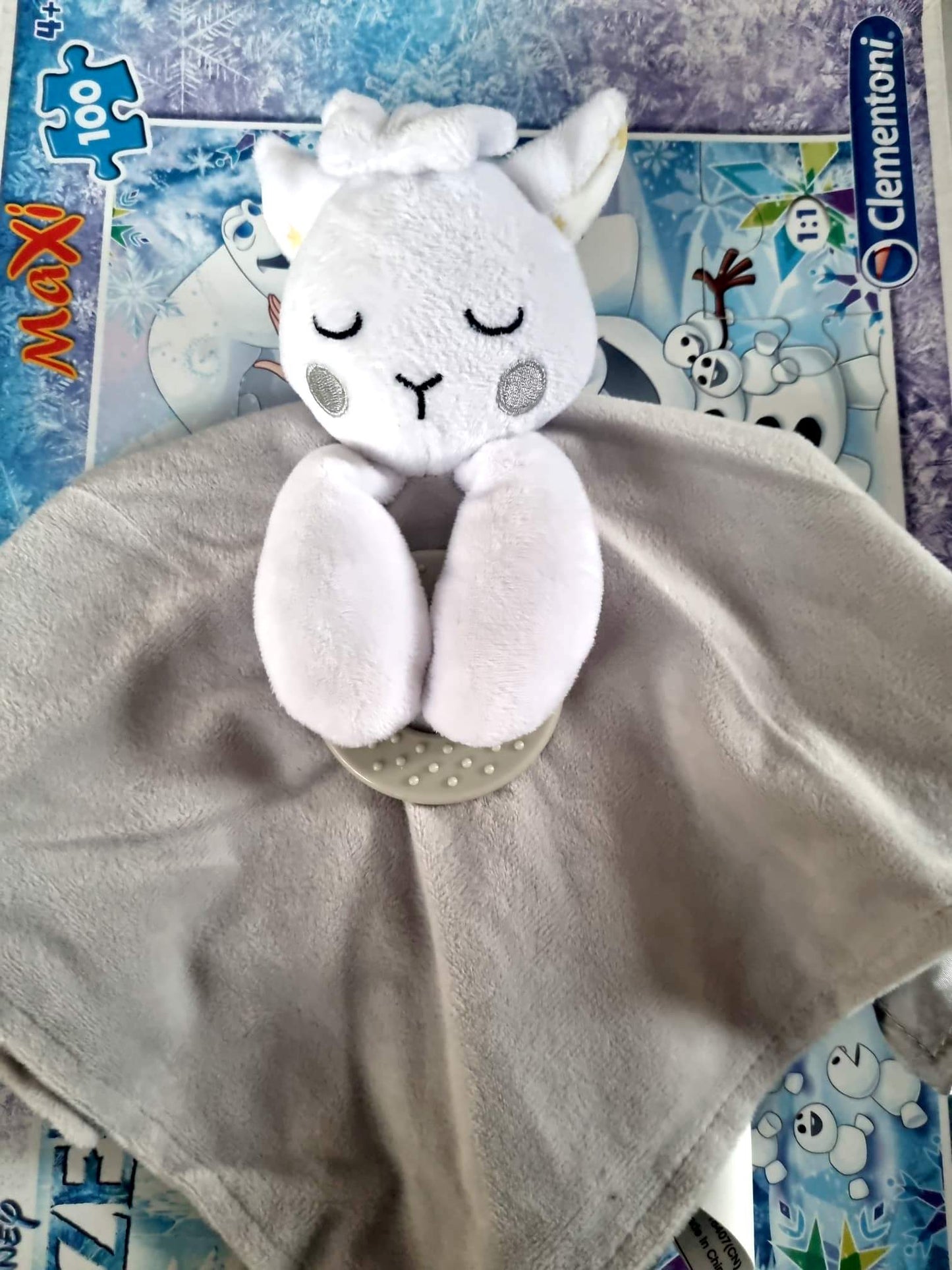 Doudou Bébé Chèvre Blanc – Attache Dentition – Peluche Douce