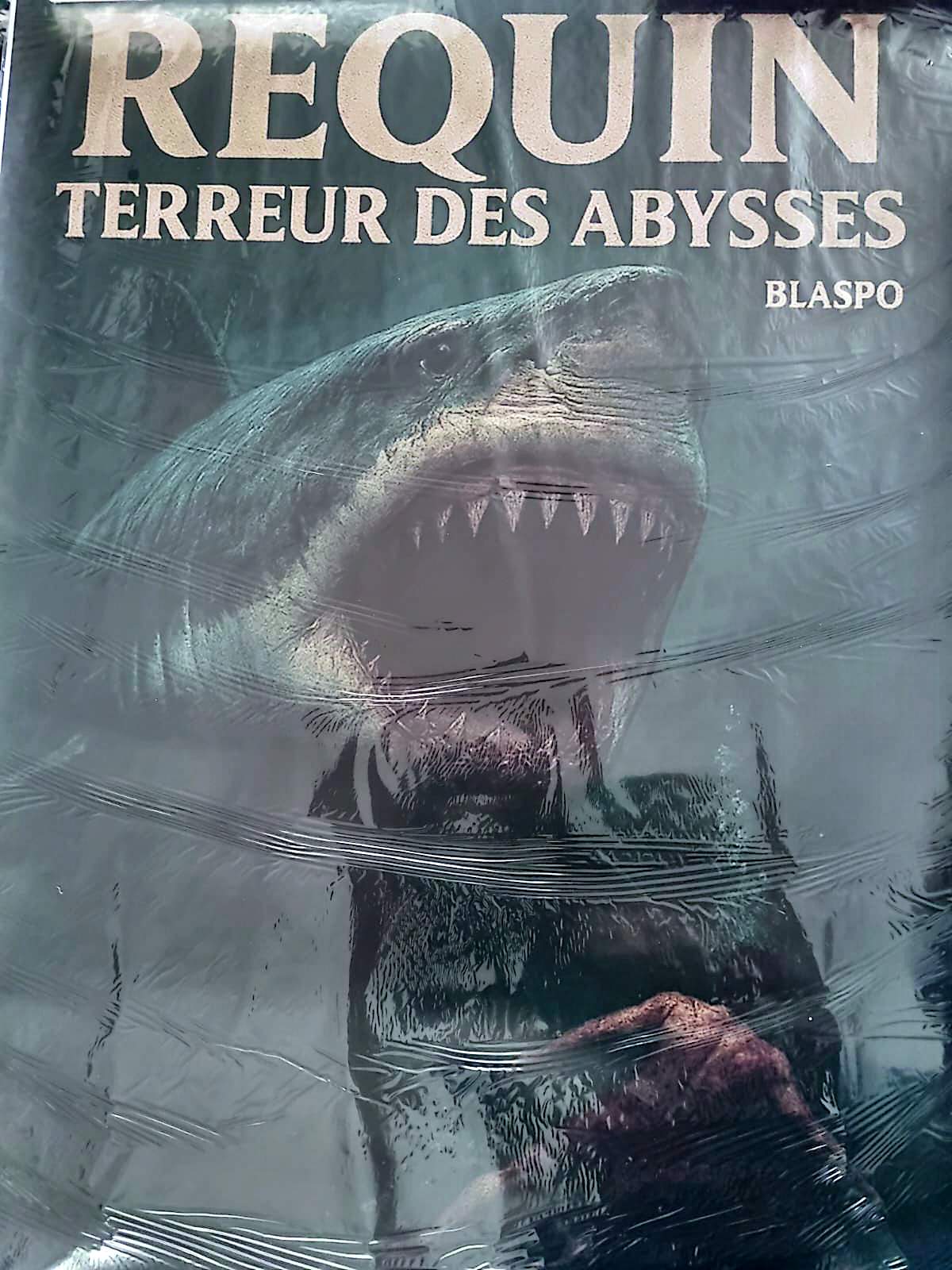 Sticker Mural Requin Terreur des Abysses 90x60 cm – Décoration Murale Océan & Horreur – Neuf – Vendu par Blaspo