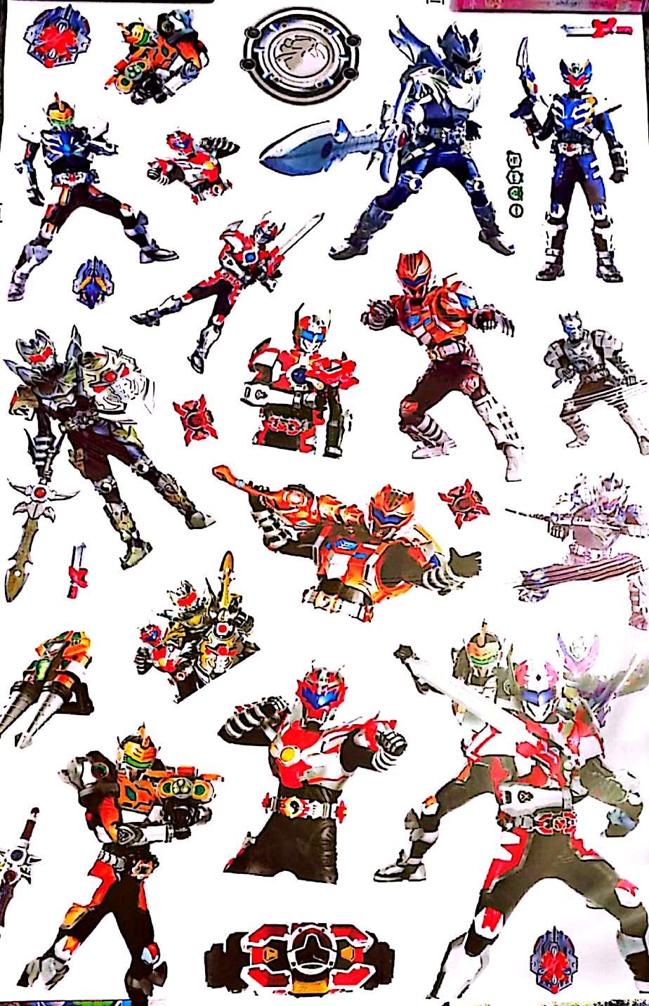 FINAL (fort SEO, sans risque) Planche de stickers muraux autocollants – 16 héros masqués japonais – Guerriers en armure – Stickers de 11 à 28 cm – Décoration murale enfant – Planche 90 x 60 cm
