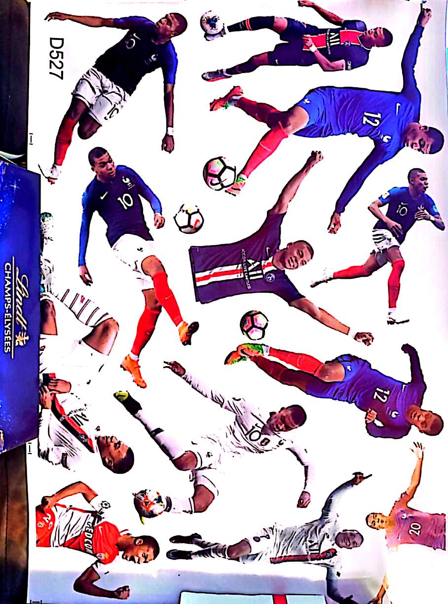 Stickers Muraux Football – Joueur en Action – Lot de 12 Autocollants – Décoration Murale – Grand Format 90x60 cm