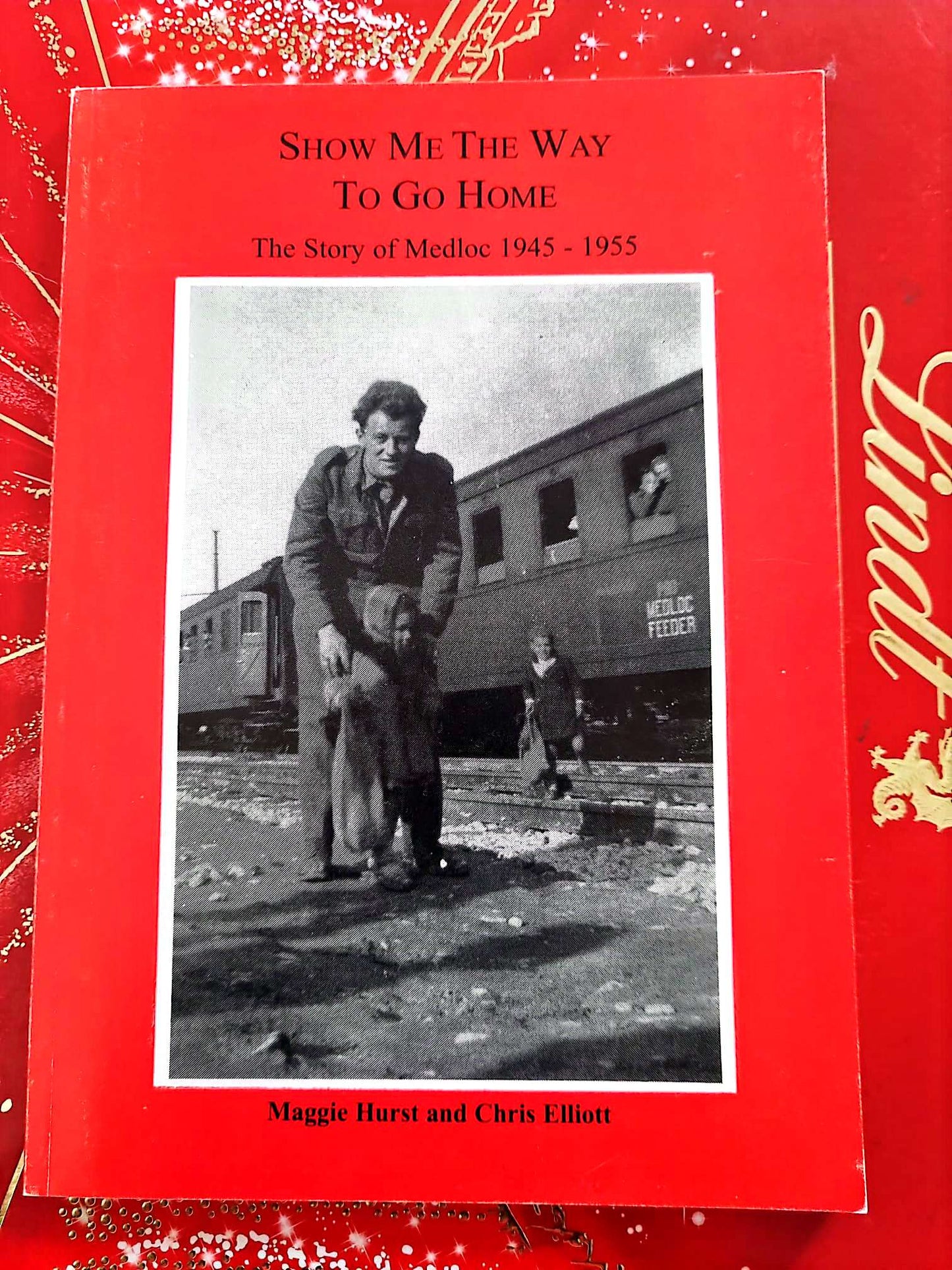 Show Me The Way To Go Home – The Story of Medloc 1945-1955 – Maggie Hurst & Chris Elliott – Livre historique livre