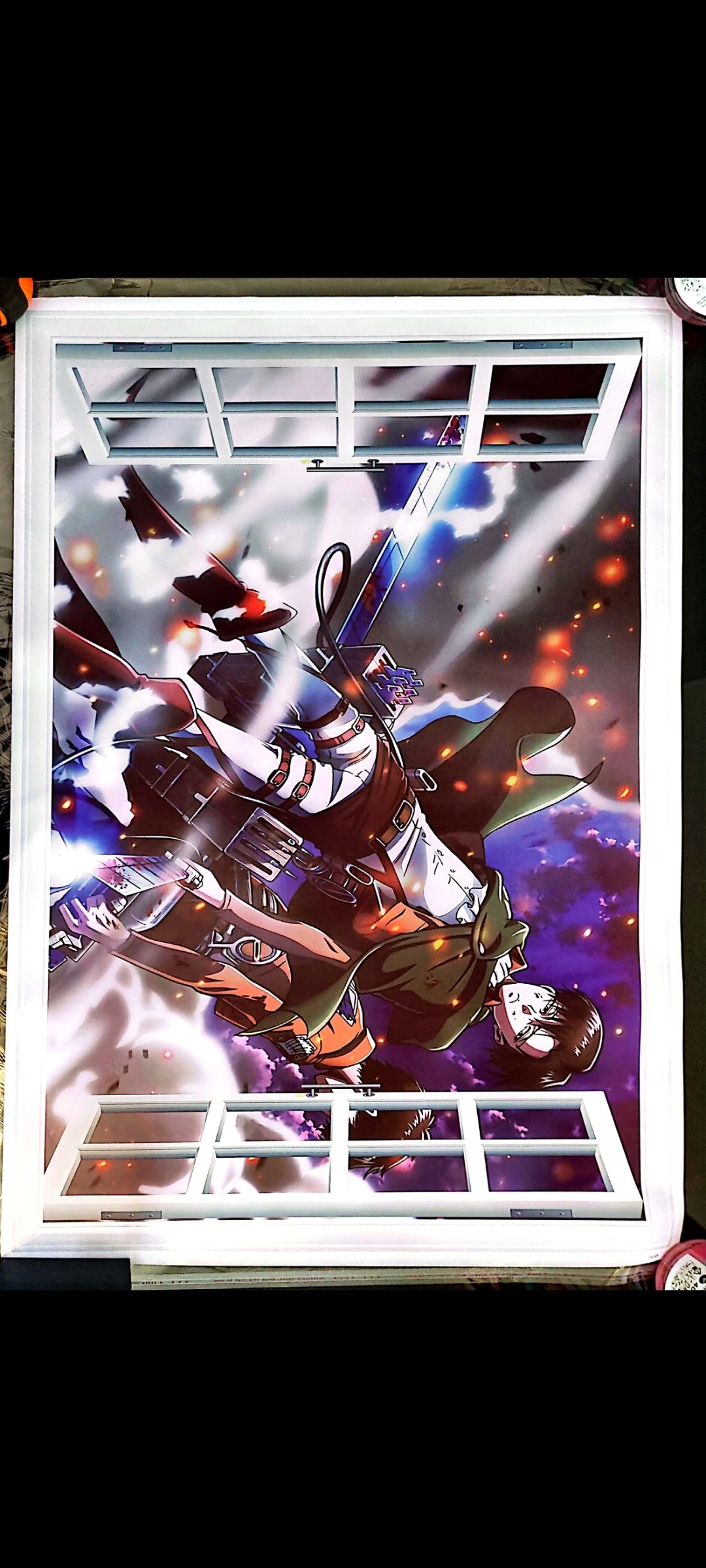 Stickers muraux 3D Attack on Titan – Mikasa & Titans – Grand format 90x60 cm – Décoration murale animée, chambre, salon, gaming room – Effet fenêtre spectaculaire – Art mural exclusif – 8