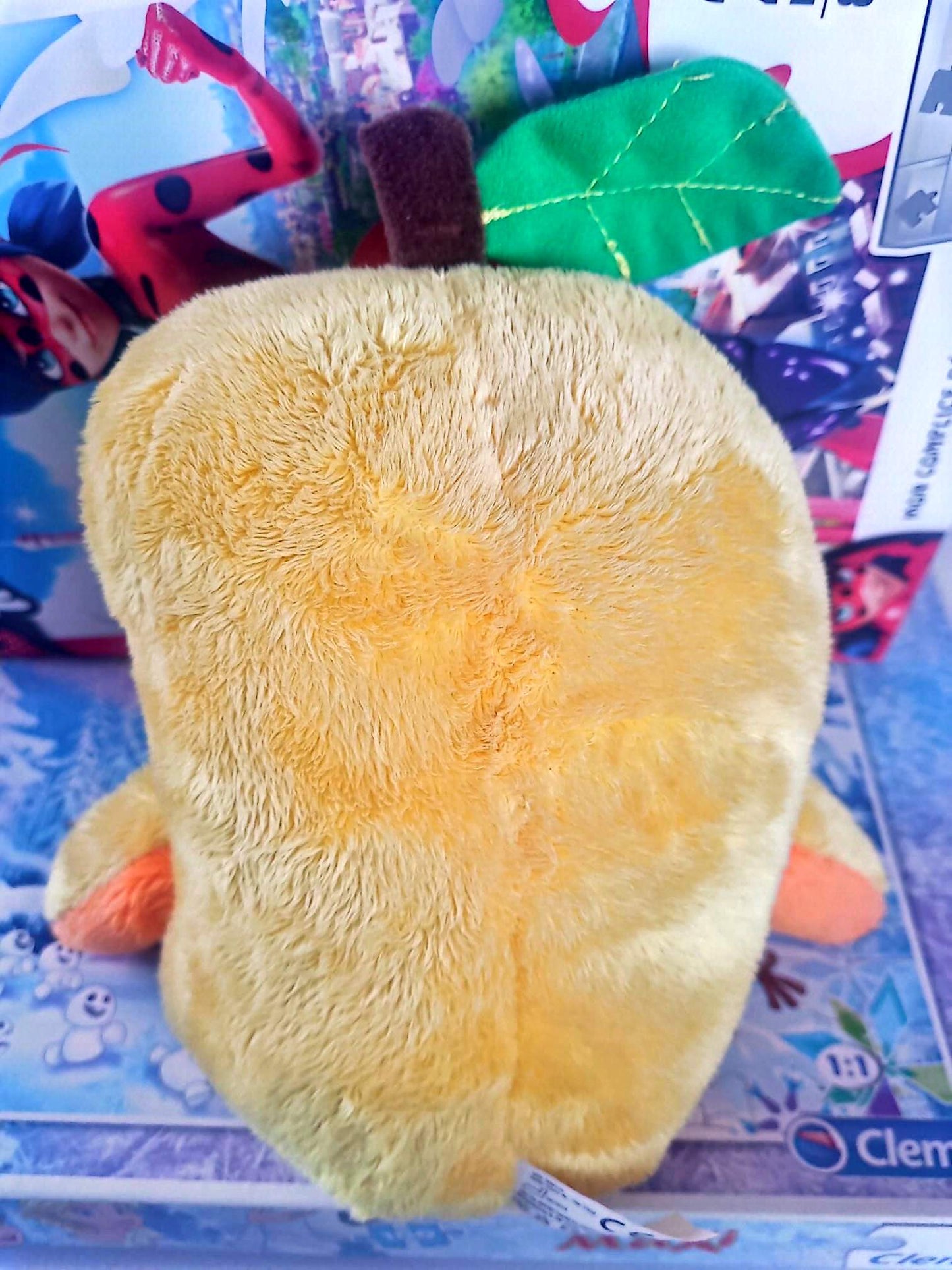 Peluche Fruit Jaune Souriant avec Feuille – Doudou Enfant Décoration