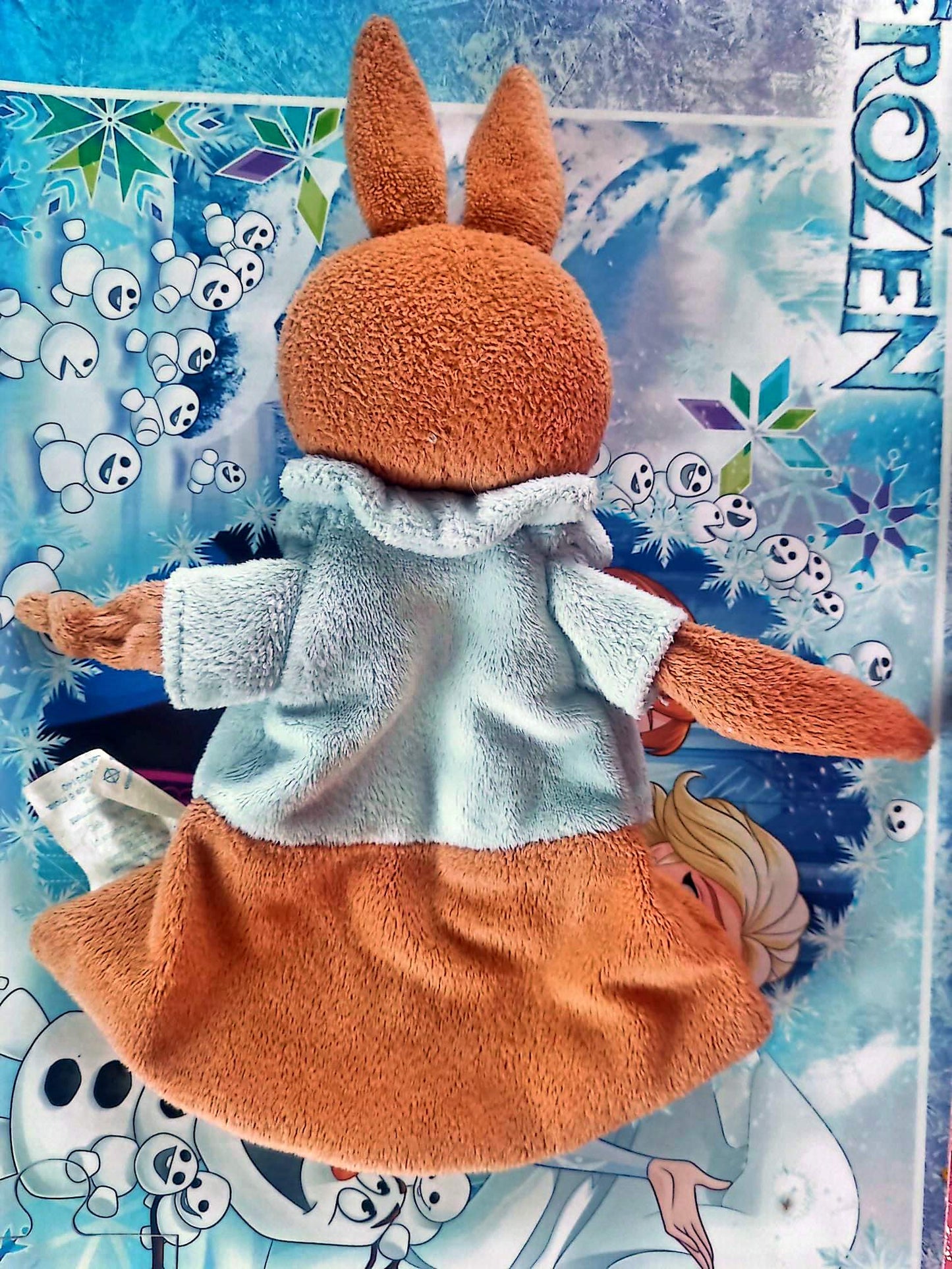 Doudou Lapin Plat Bébé en Peluche Douce avec Veste – Marron et Bleu