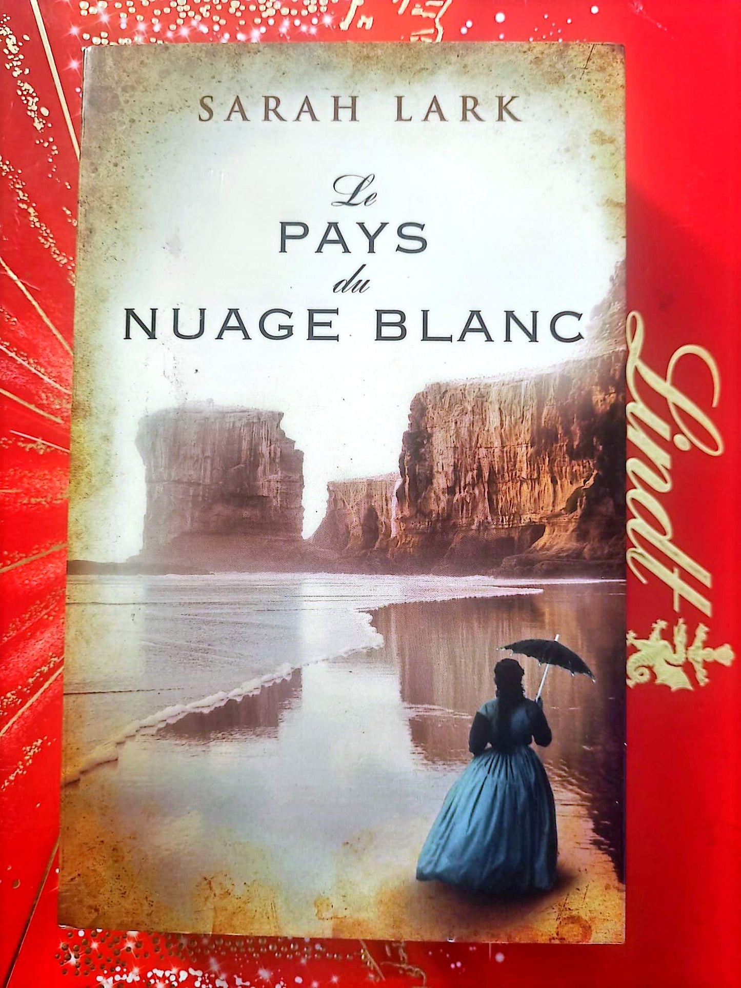Le Pays du Nuage Blanc – Sarah Lark – Roman historique – Édition France Loisirs