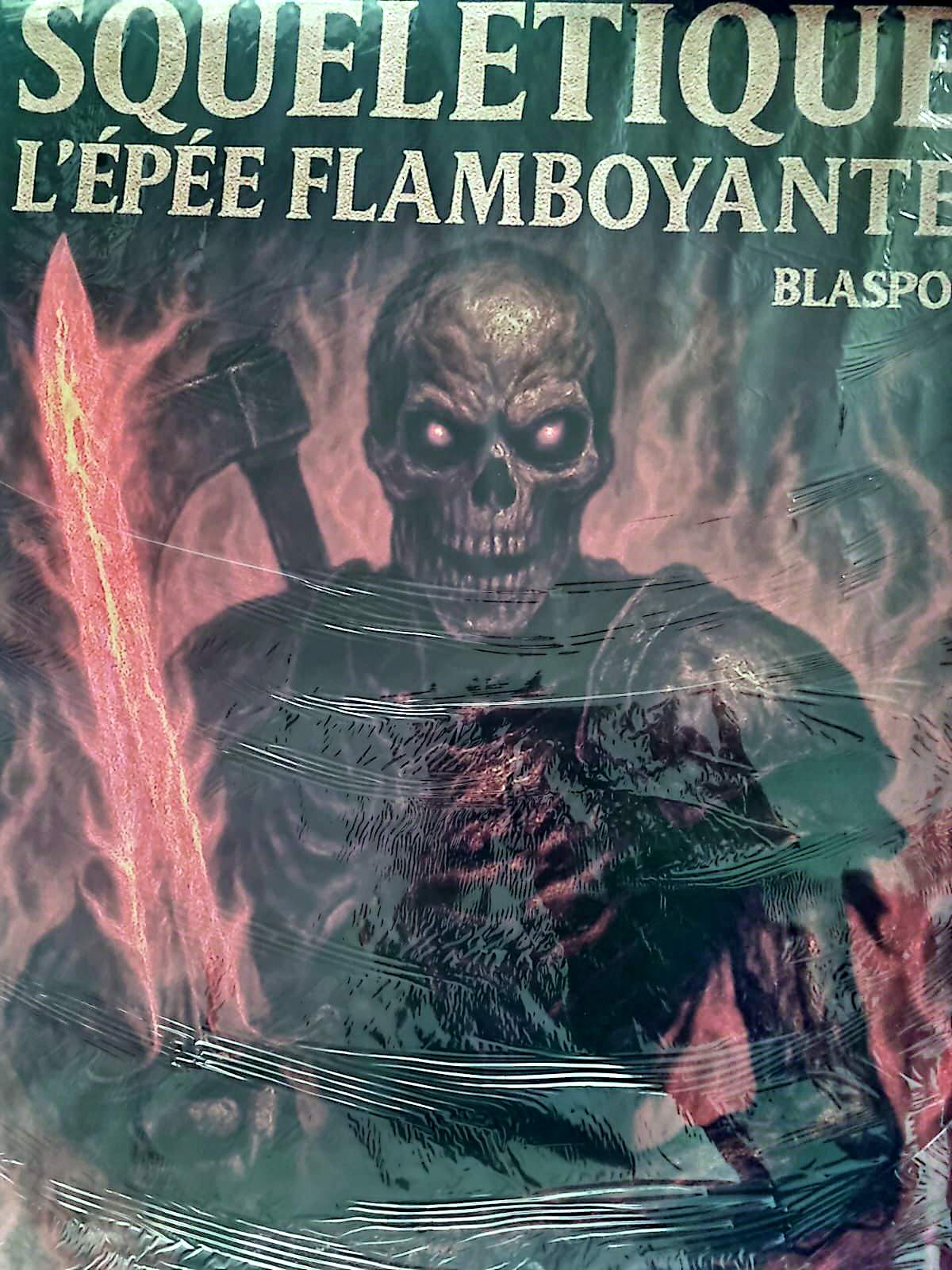 Sticker Mural Squelettique – L’Épée Flamboyante 90x60 cm – Décoration Murale Horreur & Fantastique – Originale – Vendu par Blaspo