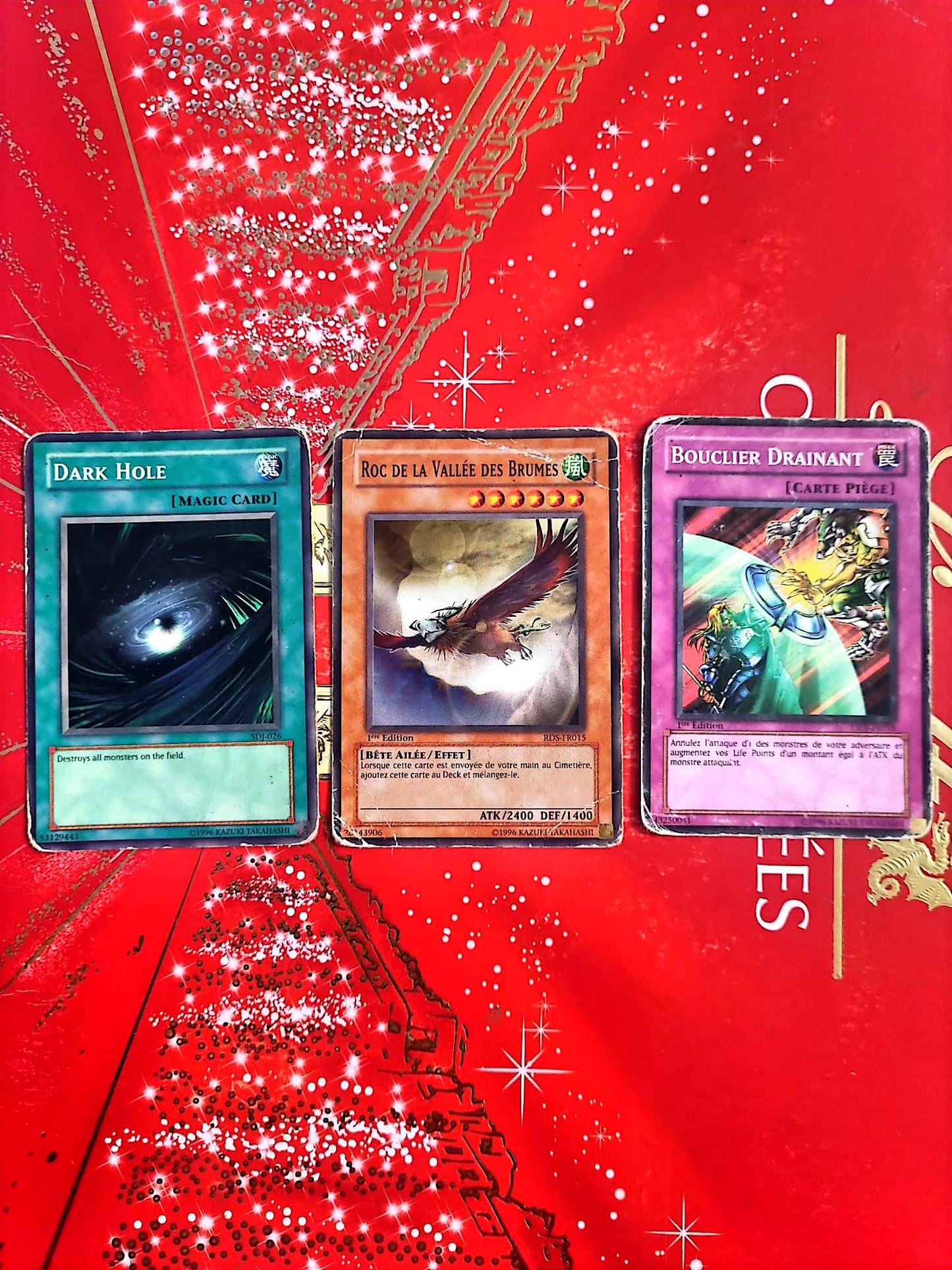 Lot de 3 Cartes Yu-Gi-Oh! Officielles Konami – Dark Hole – Roc de la Vallée des Brumes – Bouclier Drainant – Français
