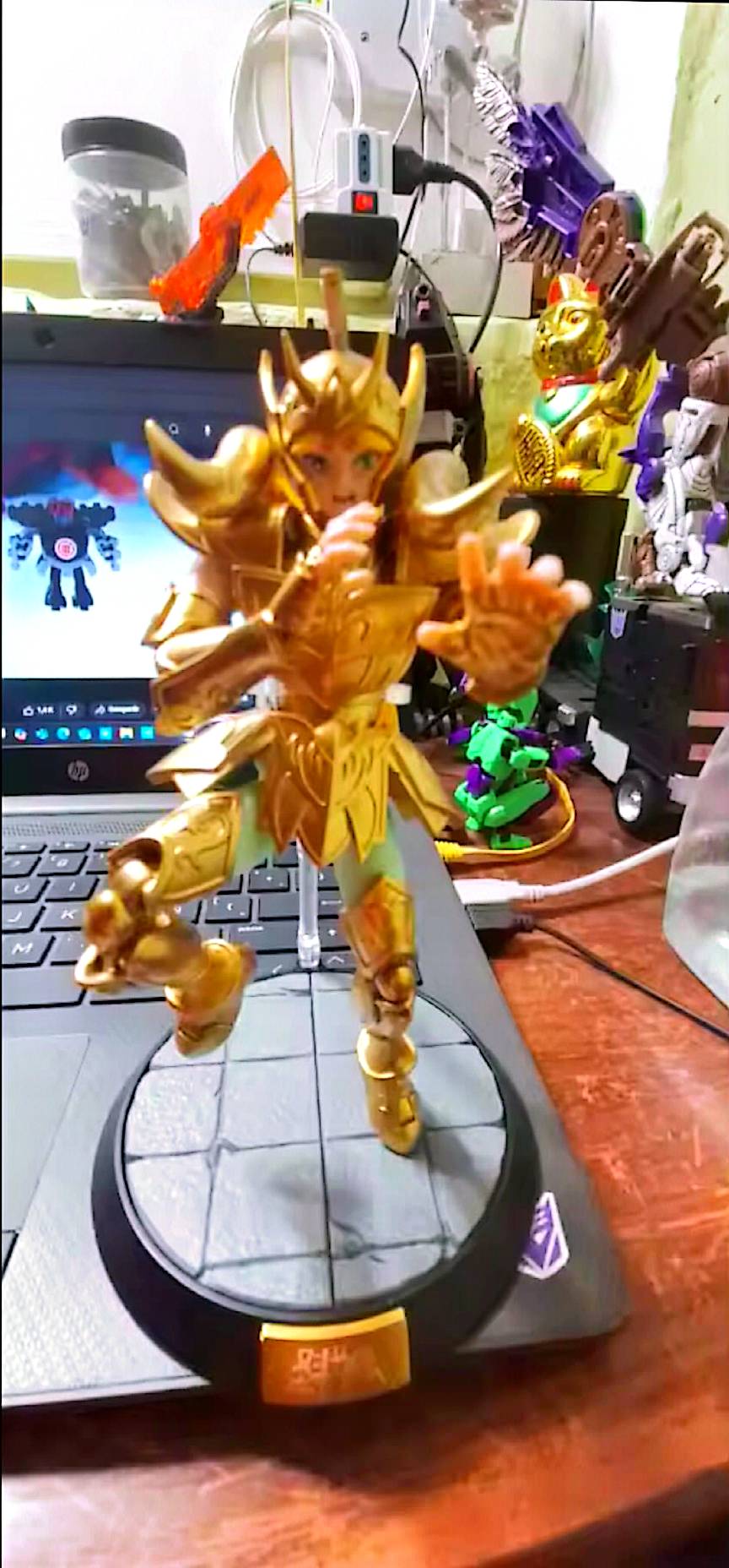 Figurine articulée Saint Seiya Mu – 15 cm – Figurine à assembler avec accessoires – Modèle collector neuf