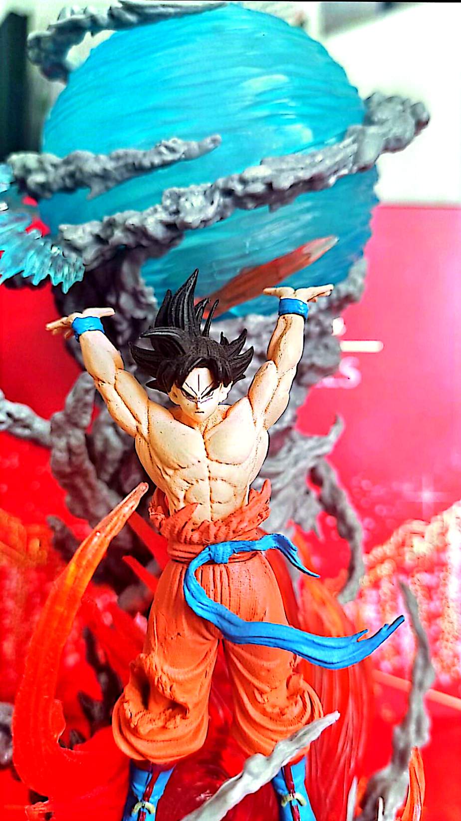 Figurine LED guerrier manga type “Saiyan” – Style inspiré animation japonaise – Statue déco lumineuse effet énergie – 20 à 22 cm