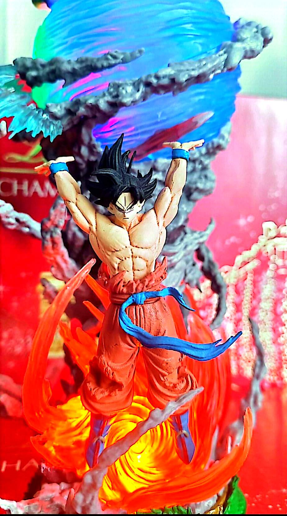 Figurine LED guerrier manga type “Saiyan” – Style inspiré animation japonaise – Statue déco lumineuse effet énergie – 20 à 22 cm