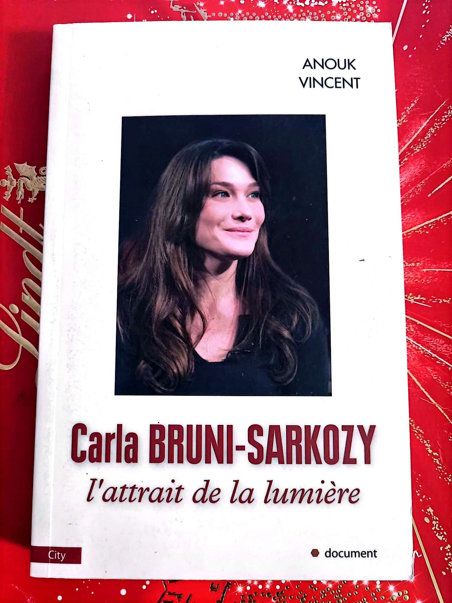Carla Bruni-Sarkozy – L’attrait de la lumière – Anouk Vincent – Biographie livre
