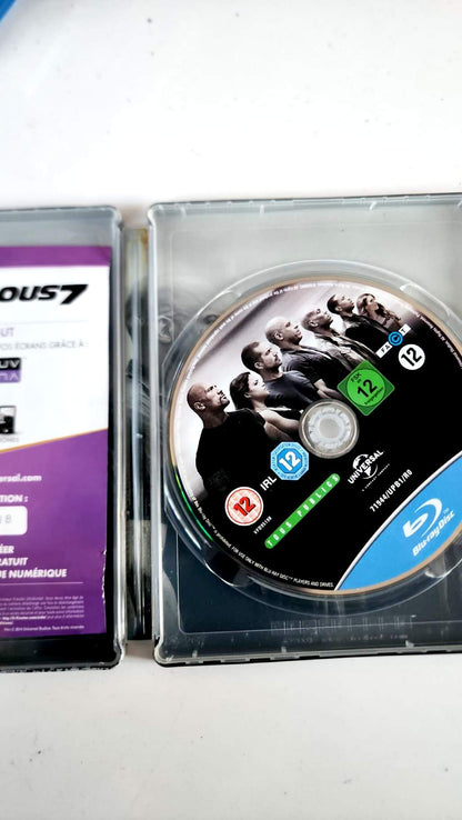 Fast et Furious 7 Universal, disque Blu-ray présent dans le boîtier ouvert