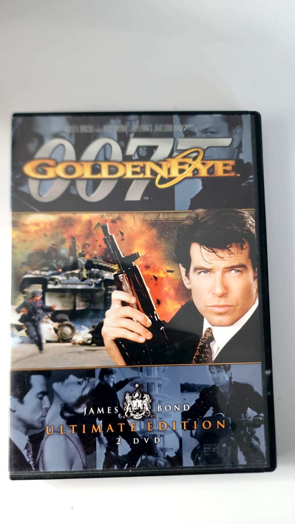 Jaquette avant du coffret GoldenEye James Bond Ultimate Edition 2 DVD