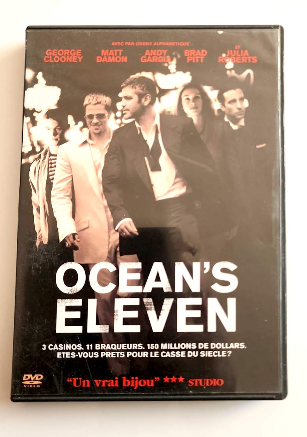 Ocean's Eleven DVD - Recto avec George Clooney, Brad Pitt, Matt Damon