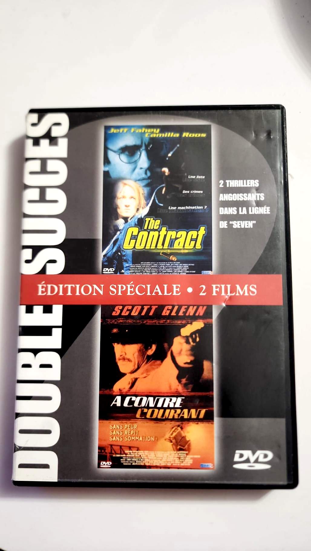 Jaquette avant Double Succès The Contract et À contre-courant