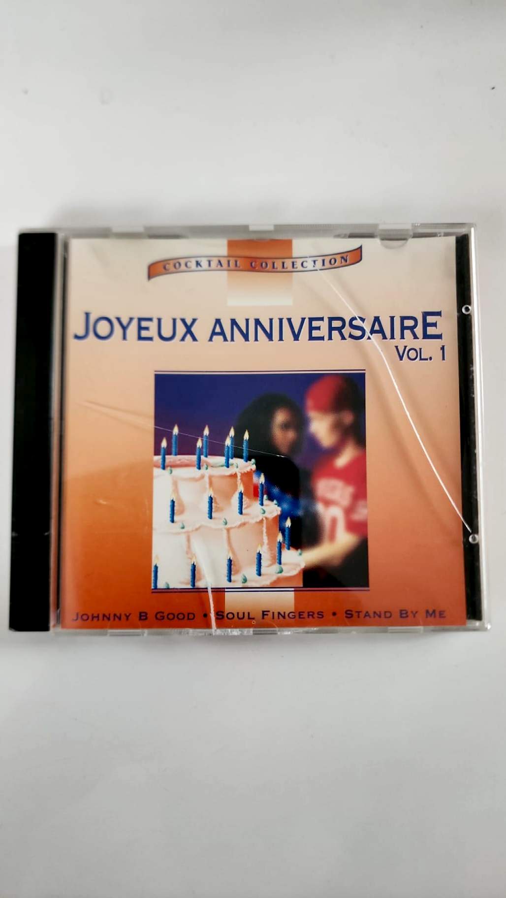 Joyeux Anniversaire Vol. 1, face avant, boîtier fissuré