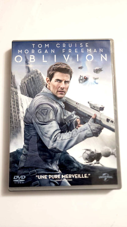 Jaquette avant du DVD Oblivion, édition Universal avec Tom Cruise