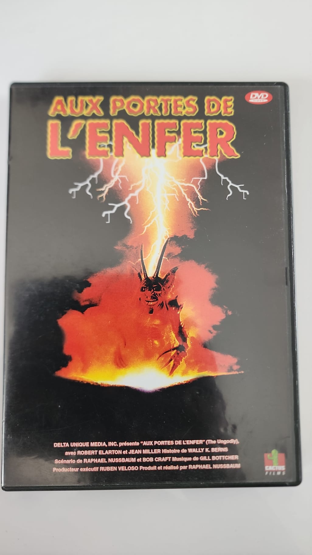 Aux Portes de l'Enfer DVD - Pochette avant