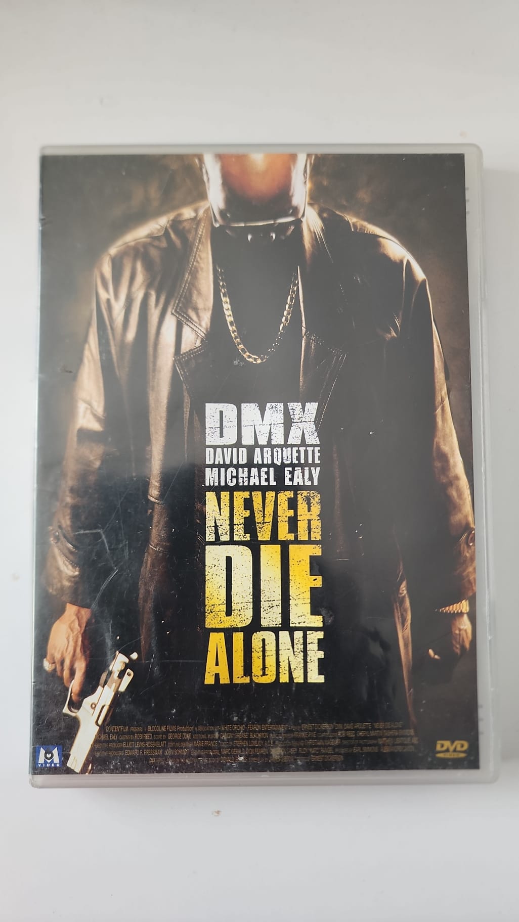 Jaquette arrière du DVD Never Die Alone