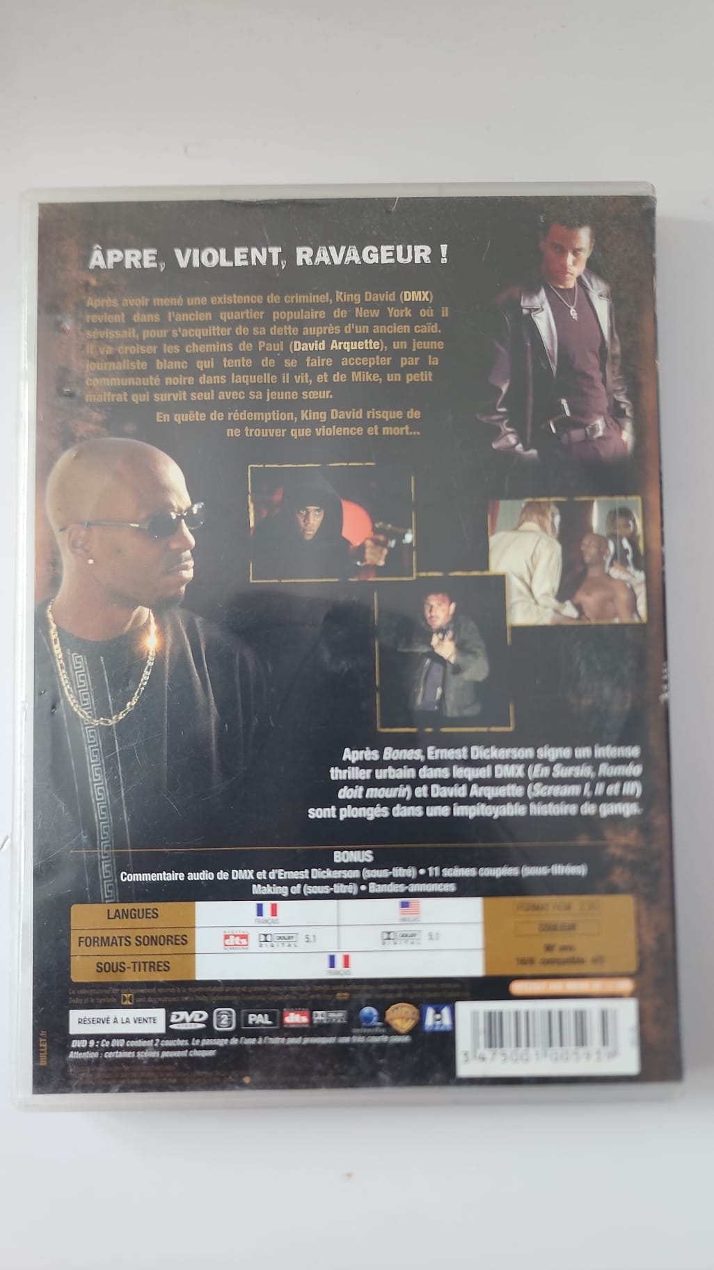 Détail de la jaquette du DVD Never Die Alone avec code-barres 3475001005939