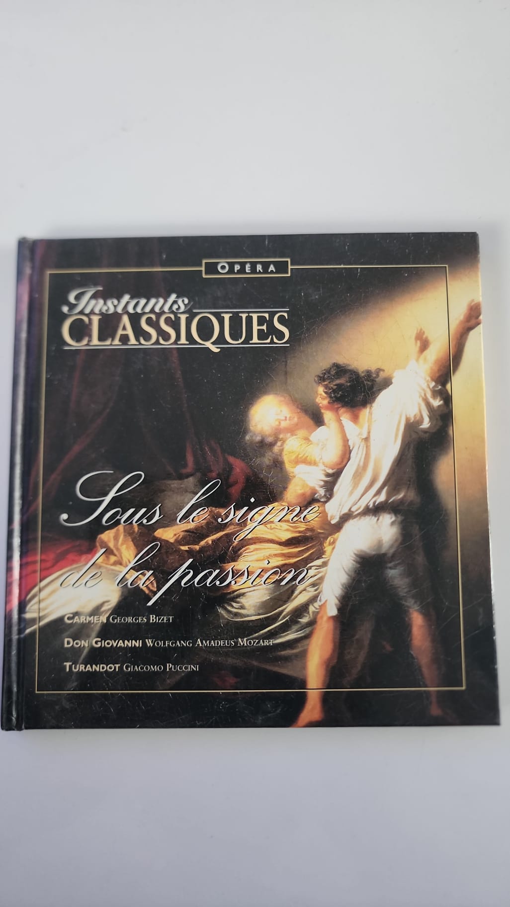 Livre ouvert et CD audio inclus