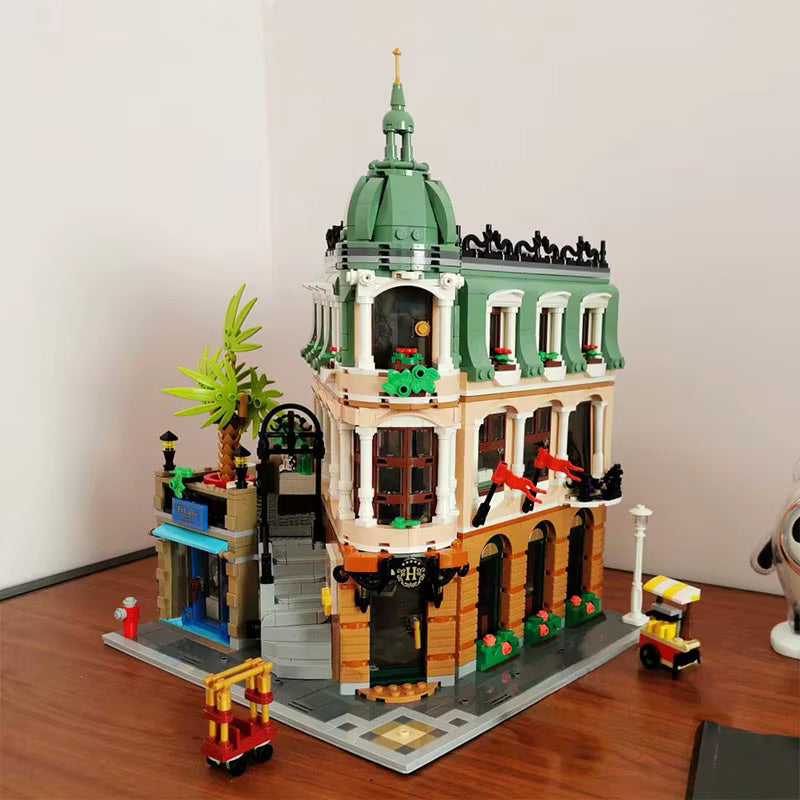 Hôtel Urbain en Blocs de Construction 3066 Pièces – Maquette Architecture Vintage à Assembler – Bâtiment de Ville Miniature de Collection pour Adultes et Adolescents – Jeu de Construction Créatif