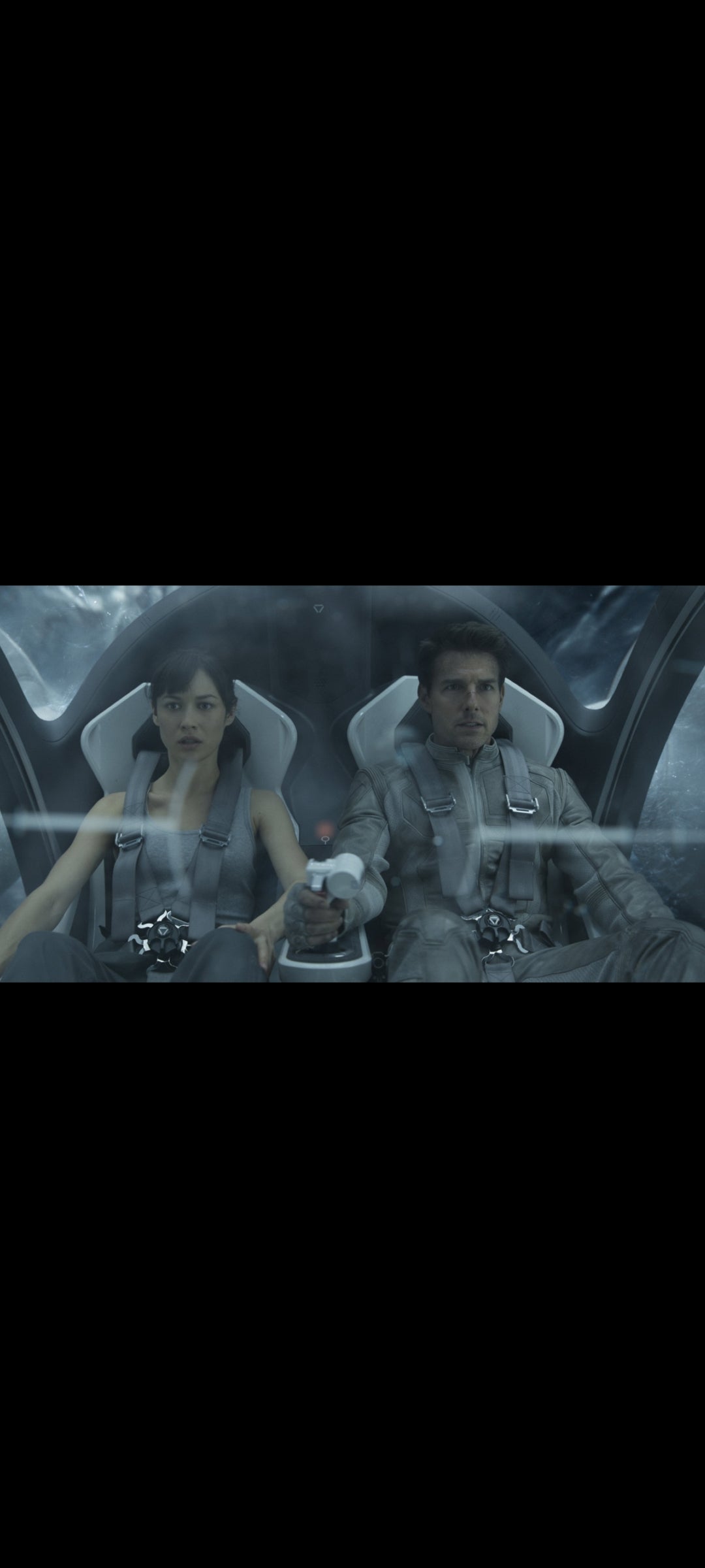 Oblivion – Universal DVD – Tom Cruise & Morgan Freeman