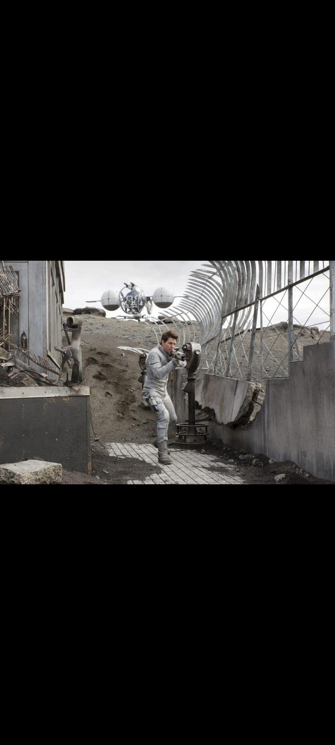 Oblivion – Universal DVD – Tom Cruise & Morgan Freeman