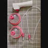 Montage de l’appareil électrique à ventouses roses.