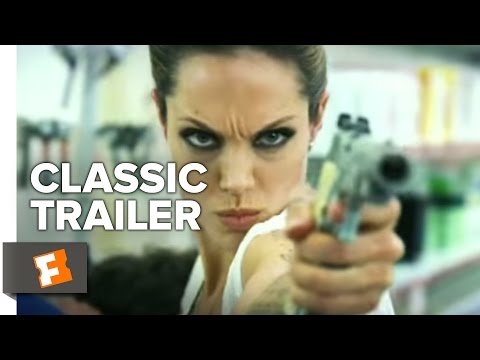Wanted (2008), Timur Bekmambetov, James McAvoy, Angelina Jolie et Morgan Freeman — bande-annonce officielle anglaise, Rotten Tomatoes Classic Trailers.