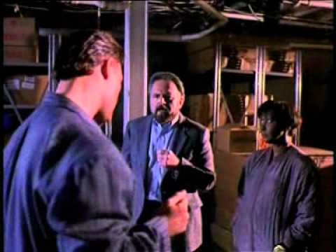 Shadow Creature (1995), James P. Gribbins — extrait du film en français, archive burgercoaster (1 min 57).