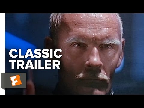 Steel Warriors – Le Justicier du Futur / American Cyborg: Steel Warrior (1993) — bande-annonce en anglais, Rotten Tomatoes Classic Trailers. Film avec Joe Lara ; univers postnucléaire et fuite vers le bateau concordants.