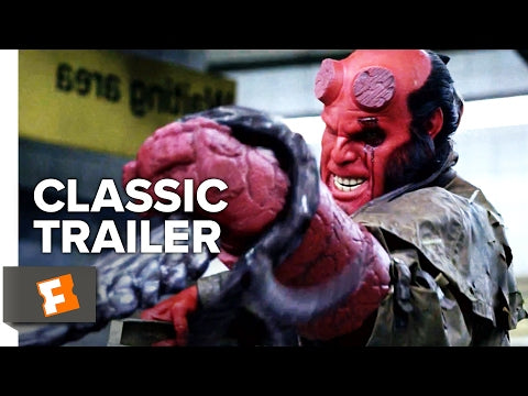 Hellboy (2004), Guillermo del Toro et Ron Perlman — bande-annonce officielle anglaise, Rotten Tomatoes Classic Trailers ; aperçu du film.