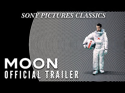 Moon (2009) — bande-annonce officielle en anglais, Sony Pictures Classics. Film de Duncan Jones avec Sam Rockwell dans le rôle de Sam Bell.