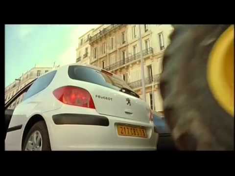 Taxi 3 — bande-annonce française, imineo Bandes Annonces. Synopsis des fêtes de fin d’année à Marseille et des Pères Noël concordant ; troisième film de Gérard Krawczyk.