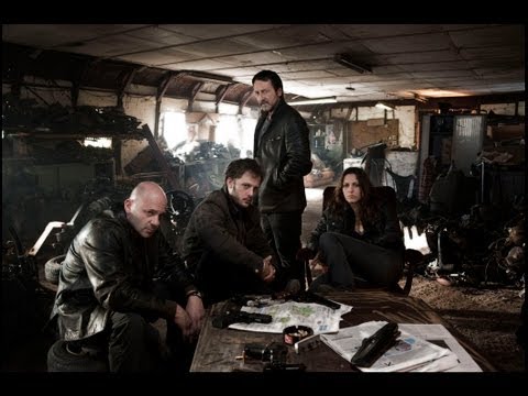 Braquo saison 2 — bref spot TV officiel britannique, Arrow Films, 9 secondes. Promotion DVD/Blu-ray de la deuxième saison ; aperçu très court de l’univers du coffret.