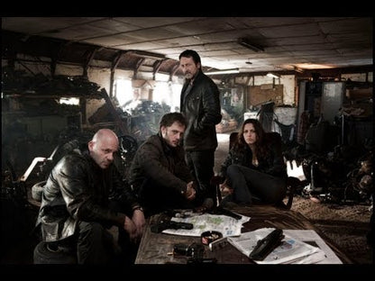Braquo saison 2 — bref spot TV officiel britannique, Arrow Films, 9 secondes. Promotion DVD/Blu-ray de la deuxième saison ; aperçu très court de l’univers du coffret.