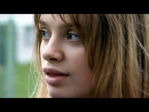 L’Esquive, Abdellatif Kechiche, Osman Elkharraz, Sara Forestier et Sabrina Ouazani : bande-annonce française du film, Unseen Trailers.
