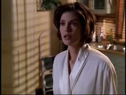 Extrait de Loïs & Clark saison 4 épisode 17 Plus rapide que l’éclair / Faster Than a Speeding Vixen, inclus dans les disques 5 et 6 — anglais, Krypto Dog, 1 min 36