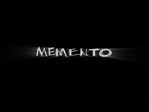 Memento (2000), Christopher Nolan, Guy Pearce et Carrie-Anne Moss : courte bande-annonce VOST publiée par Digital Ciné pour la reprise 2023 ; aperçu du film, sans attester de la restauration du DVD.